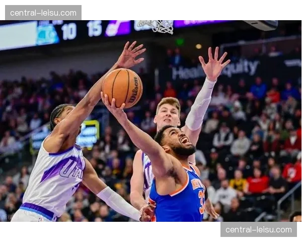 爵士18分领先遭尼克斯逆转：末节31-11攻势彻底崩盘